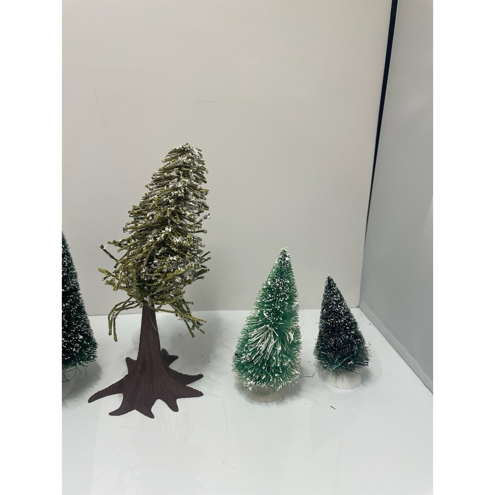 Christmas Tree Lot Of‎ 10 Assorted Village Accessory With Snow - Picture 6 of 8